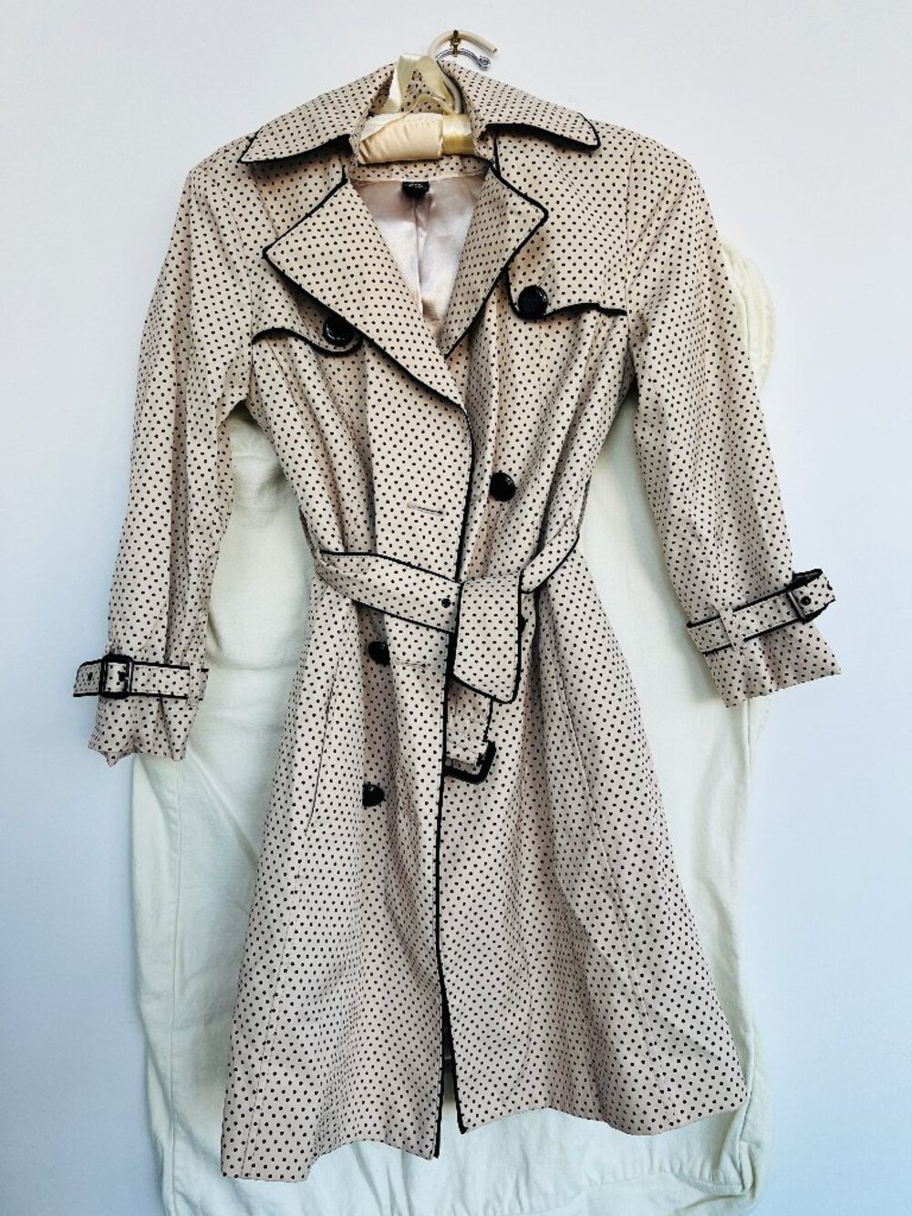White House Black Market Feminine Trench Coat, Cream with Black Polka Dots, XXS